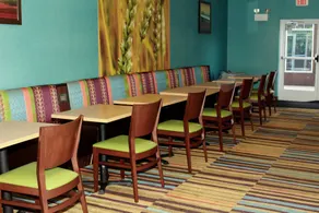 Fairfield Inn & Suites by Marriott Fairmont - Restaurant