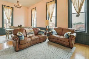 Walk to Events & Dining: Updated Brownwood Apt - Interiör