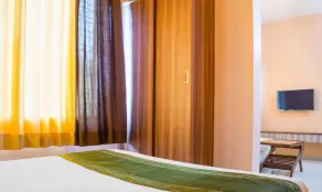 Treebo Naunidh Suites - Zimmer