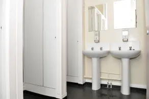 The Hostel - Bathroom