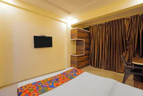 Fabhotel Club Metro - Room