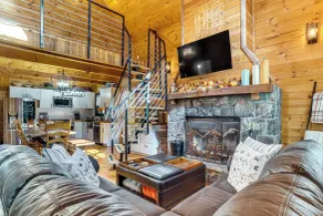 9 Mi to Lake Burton: Cabin w/ Deck Near Helen - Innvendig