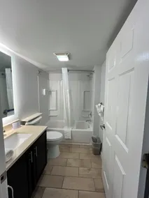 MainStay Suites Sterling near Dulles Town Center - Salle de bain