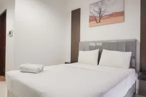 Nice and Comfort Studio at West Vista Apartment By Travelio - Zimmer