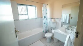 Broadway Guesthouse - Bathroom