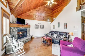 1 Mi to Beech Mtn Skiing: Family Cabin w/ Fire Pit - Interiør