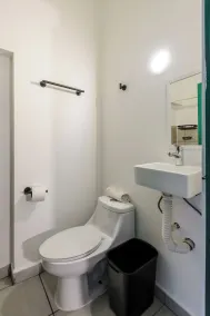Colmena Hotel CDMX Tonala - Casa de banho