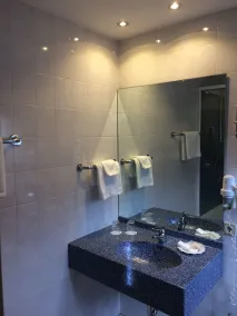 Hotel Augsburger Hof - Bathroom