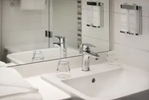 Leonardo Hotel Manchester Piccadilly - Bathroom