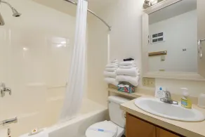 Ocean Suites Motel - Bathroom