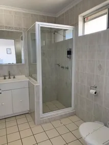 The Oaks Hotel Motel - Bathroom