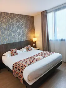 Brit Hotel Ploermel - Hotel de l'Hippodrome - Værelse