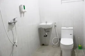 Hotel Graha Pertiby - Bathroom