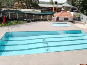 4 Tee's Hotel Rongai - Piscina