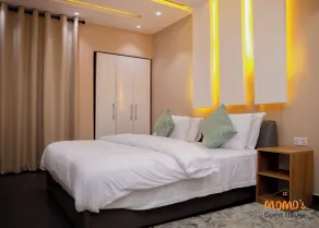 Momo's Hotel - Room