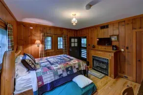 White Pines Lodge - Room