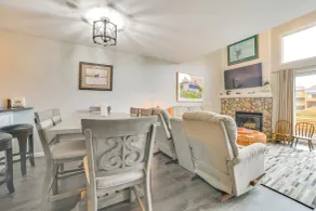 1 Mi to Nubs Nob Ski Resort: Harbor Springs Condo - Innvendig