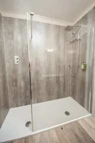 Crown Lodge Hotel - Bathroom