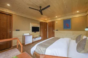 The Charvi Retreat Kufri I Vacations I Conference I MICE I Family Events I Open Air Terrace I Sky Bonfire I Wooden Rooms With Pvt Balconies I Kufri by Exotic Stays - Room