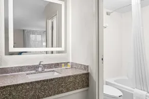 Days Inn by Wyndham Salem - Salle de bain