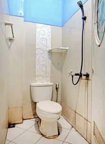 Hotel O Aliyah Syariah - Bathroom