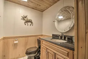Pet Friendly Raystown Lakefront Cabin with BBQ Grill - Interiör
