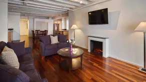 Grand Eastonian Hotel & Suites - Room