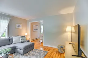 Wakefield Escape: Walk to Downtown & Near Beaches! - Innvendig