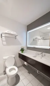 SureStay Hotel by Best Western Castlegar - Salle de bain