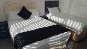GATWICK ROOMs-TRAVEL SERVICE-AIRPORT PARKING - Room