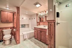 Sunny Sapphire Townhome w/ Resort Amenities! - Interior