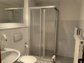 z_DEAKTIV Loft Ferienwohnung, 40qm mit WC, Dusche oder Bad, max. 5 Personen - Baño