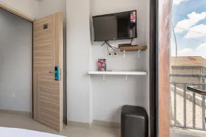 RedDoorz near Tanjung Duren 2 - Chambre