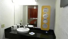 Motel 6-Oklahoma City, OK - Airport East - Bathroom