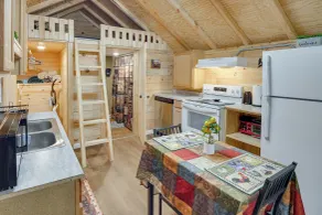 Waterfall Hikes & Fairways: Quiet Crossville Cabin - Interiør