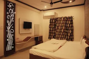 Laugh Tale Hostel - Room