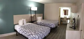 Magnolia Inn Extended Stay of Kingsland - New 2025 - Book a Kitchen Room - 12 Noon Check Out - 4K Black Beds - Saltwater-Mineral Pool open until 4AM - 24-7 Front Desk - LUXE Coffee Bar Award Winning Inn - Save by phone - 912-576-4777 - Chambre