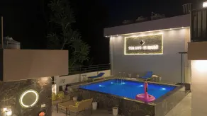 Perfectstayz Premium Mystic falls with Rooftop Pool & Cafe - Piscina