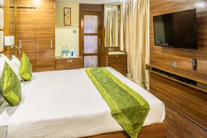 Super Inn Armoise Hotel - Navrangpura, Ahmedabad - Room