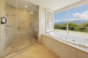 Pullman Reef Hotel Casino - Bathroom