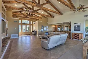 Charming Temecula Home w/ Hot Tub, Mountain Views! - Interiør