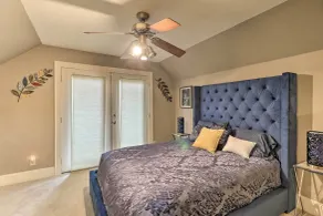 Cozy Conyers Cabin w/ Fireplace & Pool Table! - Interiör