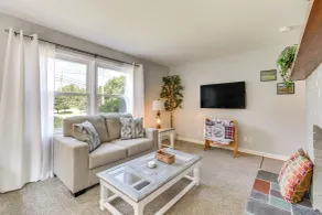 Near Trails + Wineries: Victor Getaway w/ Fire Pit - Intérieur