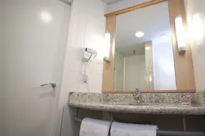 ibis Cascavel - Bathroom