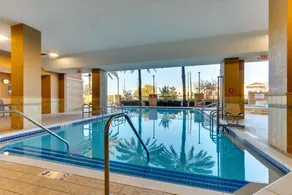 Drury Inn & Suites Orlando near Universal Orlando Resort - Piscina