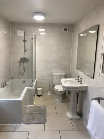 Victoria's place - Bad