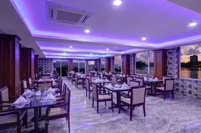 JVK Park Hotel - Restaurant