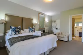Hermanus Lodge on the Green - Solar Power - Værelse