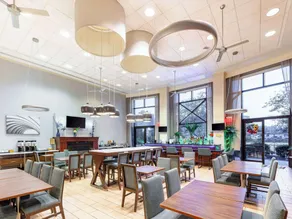 Hampton Inn & Suites Newark-Harrison-Riverwalk - Restaurant