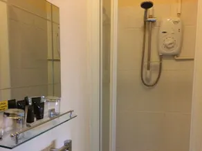 The Rose & Crown - Bathroom